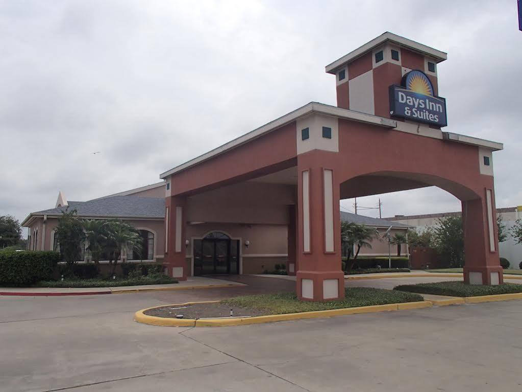 Days Inn & Suites By Wyndham Corpus Christi Central Exterior photo